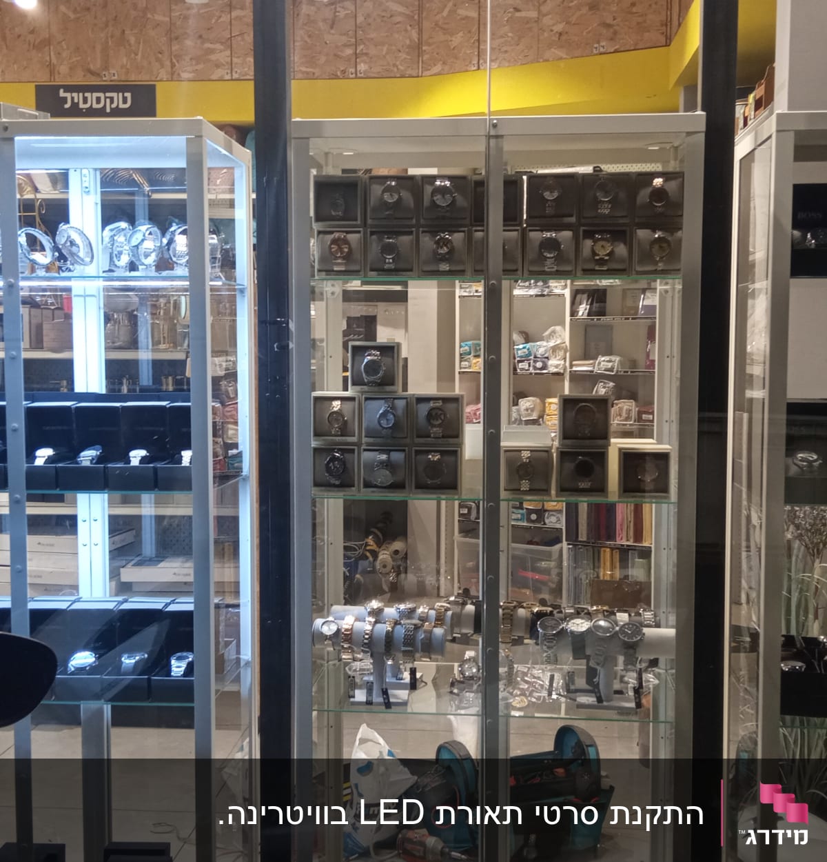 כלי עבודה חשמליים בתיק נשיאה פתוח